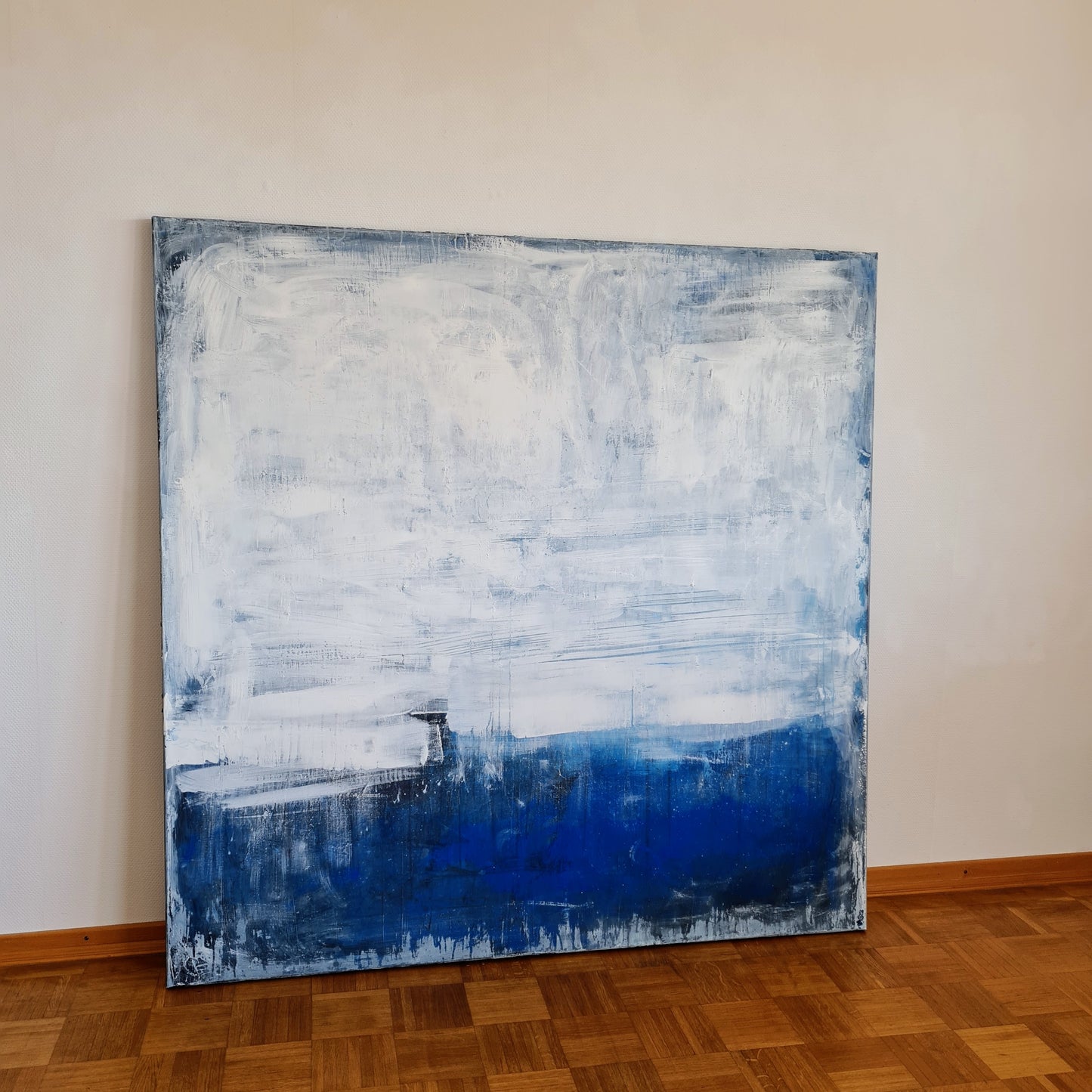 Eine abstrakte vorhandene Malerei in Blau Weiß - direkt versandfertig