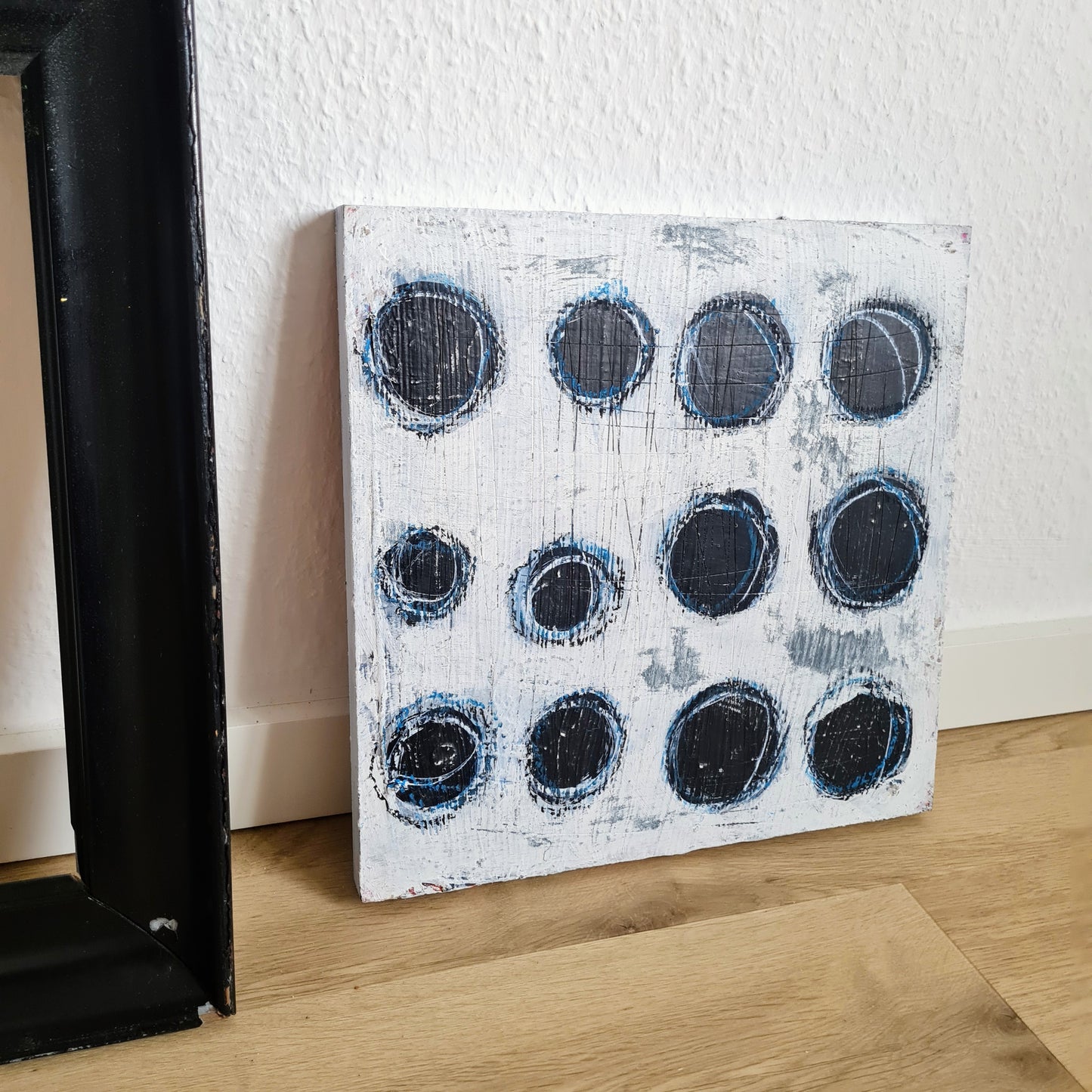 Schwarzweiße Holzkörper 1 von 6 - Unikate der Serie 'Verschiedene Charaktere