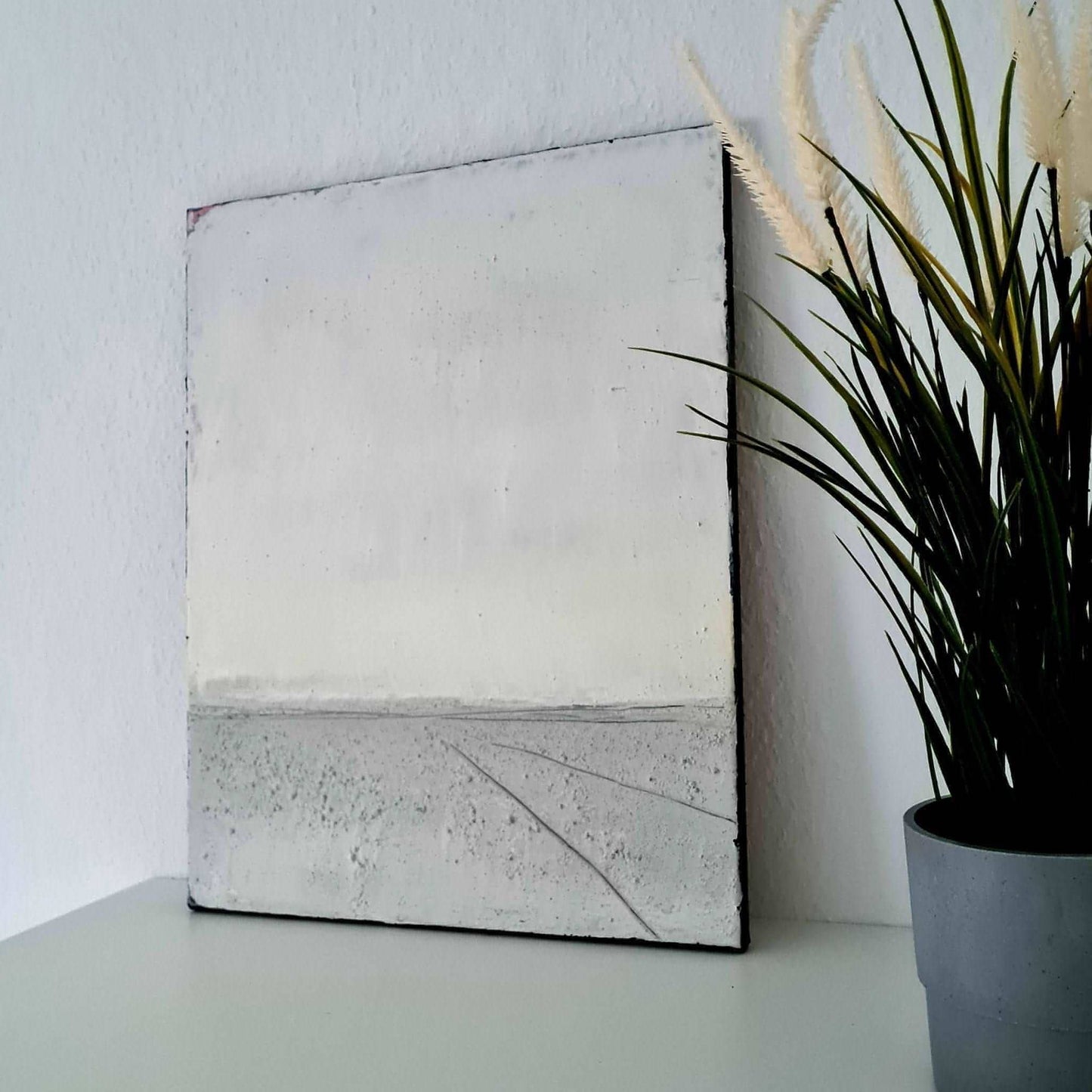 Abstraktes graue Gemälde in Betongrau mit Struktur und schwarzem Rand Abstrakte Bilder & moderne Auftragsmalerei, abstrakte große bilder online kaufen, Auftrags Malere
