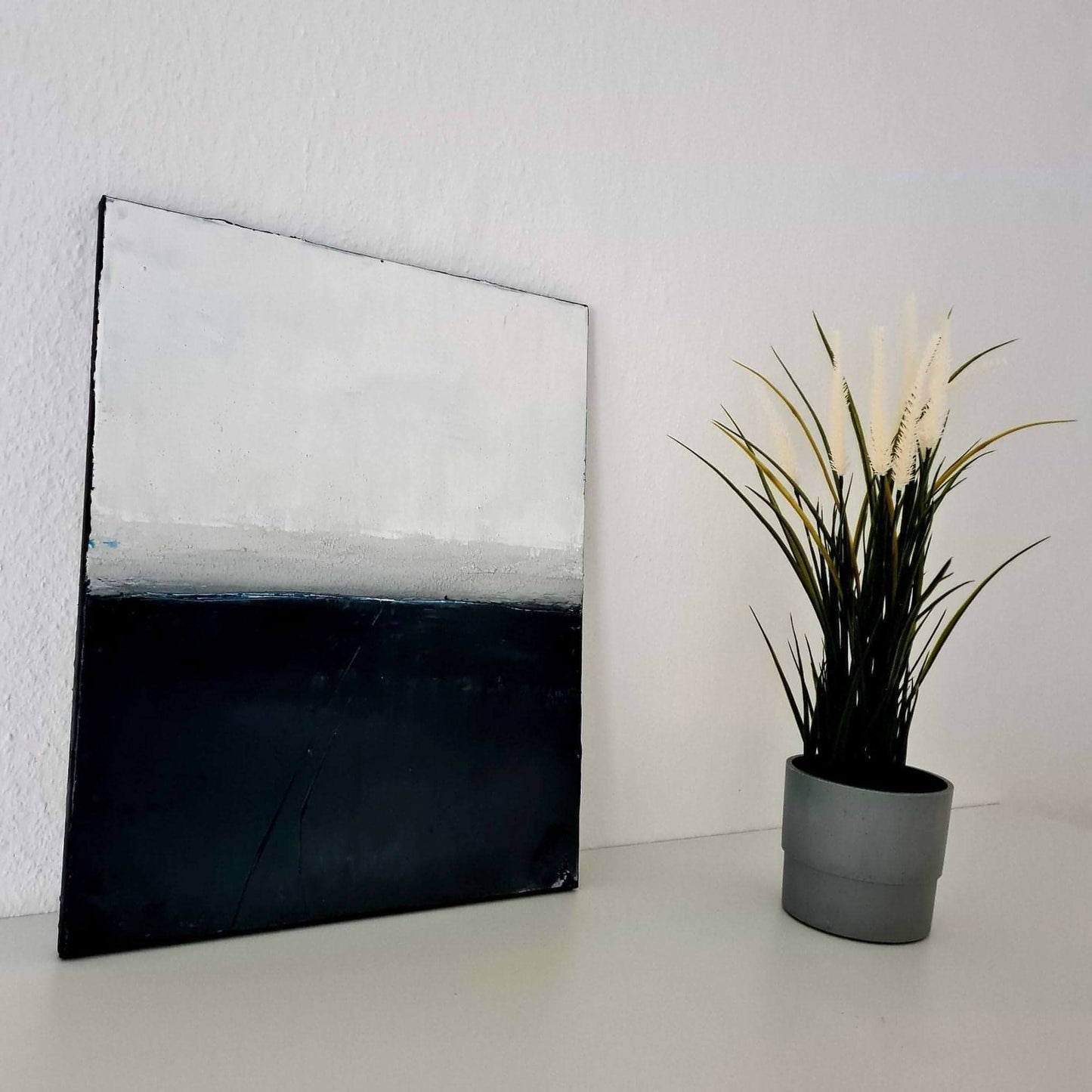 Ruhige Landschaft in Schwarz-Weiß: Ein minimalistisches Gemälde mit morgendlichem Nebel Abstrakte Bilder & moderne Auftragsmalerei, abstrakte große bilder online kaufen, Auftrags Malere