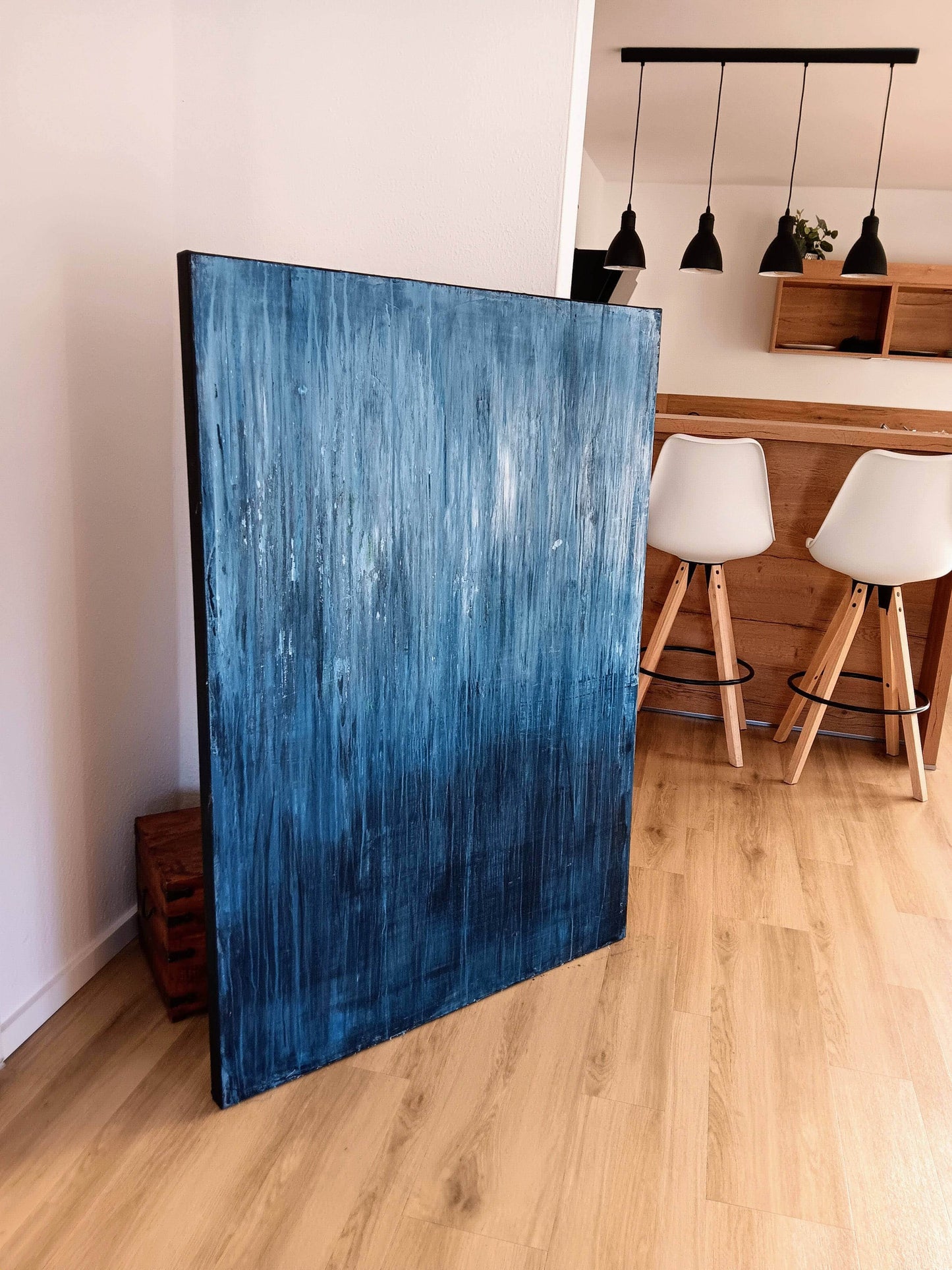 Blaues Gemälde in Kratztechnik mit Nordsee- und Ostsee-Atmosphäre Abstrakte Bilder & moderne Auftragsmalerei, abstrakte große bilder online kaufen, Auftrags Malere