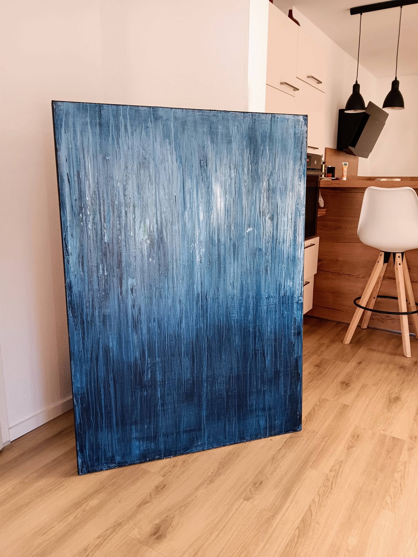 Blaues Gemälde in Kratztechnik mit Nordsee- und Ostsee-Atmosphäre Abstrakte Bilder & moderne Auftragsmalerei, abstrakte große bilder online kaufen, Auftrags Malere