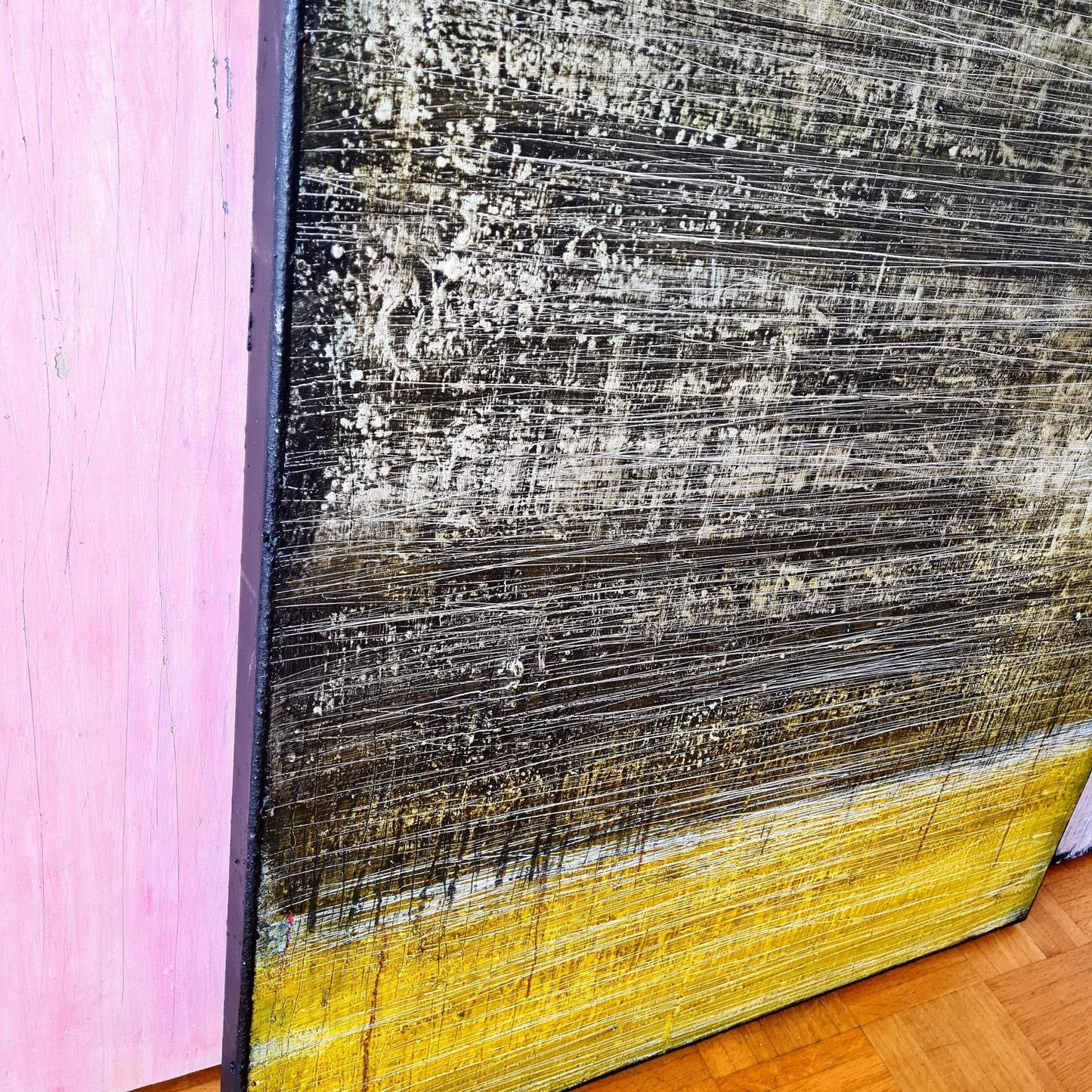 Mehrschichtiges Kunstwerk in Schwarz und Olivgrün - Direkt verfügbar! Abstrakte Bilder & moderne Auftragsmalerei, abstrakte große bilder online kaufen, Auftrags Malere