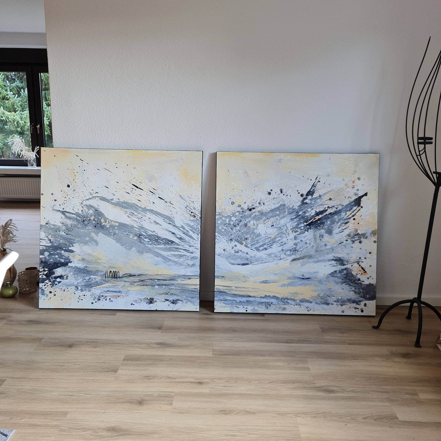 schwungvoller Blickfang in beige und weiß Abstrakte Bilder & moderne Auftragsmalerei, abstrakte große bilder online kaufen, Auftrags Malere