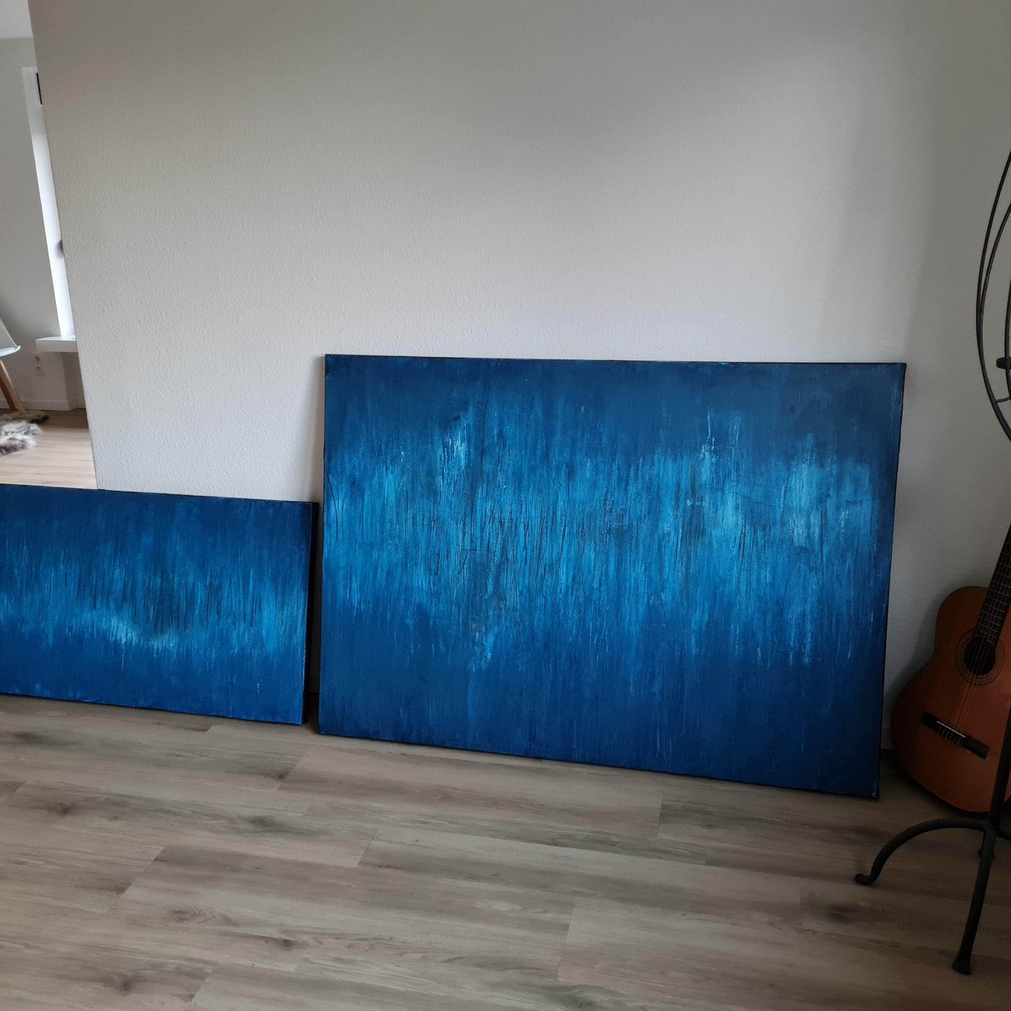 Blaues Gemälde in Kratztechnik mit Nordsee- und Ostsee-Atmosphäre Abstrakte Bilder & moderne Auftragsmalerei, abstrakte große bilder online kaufen, Auftrags Malere