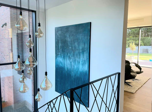 blaue große Bilder kaufen, Treppenaufgang als Auftragsmalerei 