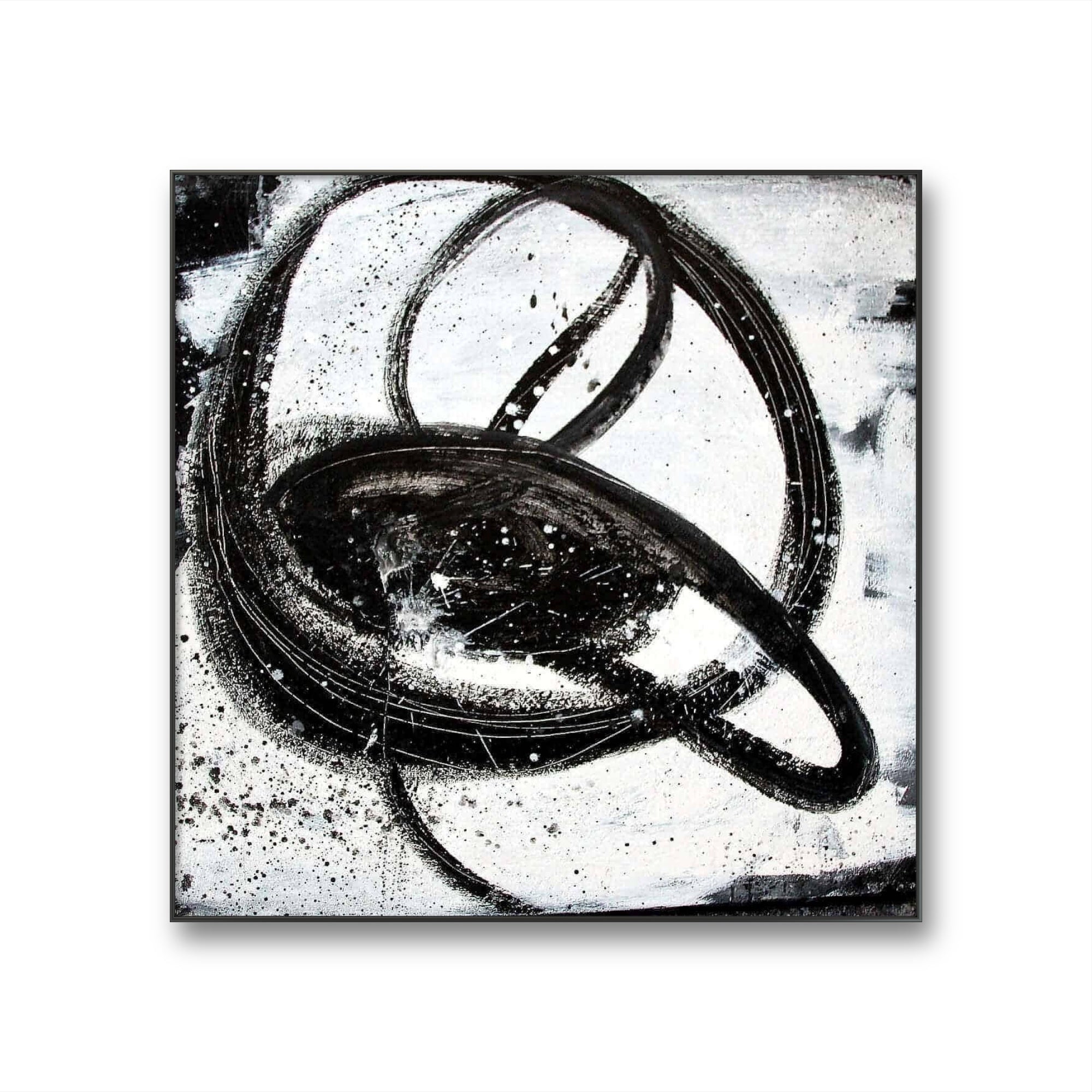 Abstrakte schwarze Pinselstriche bilden in "Nightswimming" von Conny Wachsmann geschlungene Kreise und Bögen auf Weiß. Künstlerisch gesprenkelte Texturen schaffen eine dynamische Schwarzweiß-Abstraktion und ein energetisch einzigartiges, individuelles Kunstwerk.