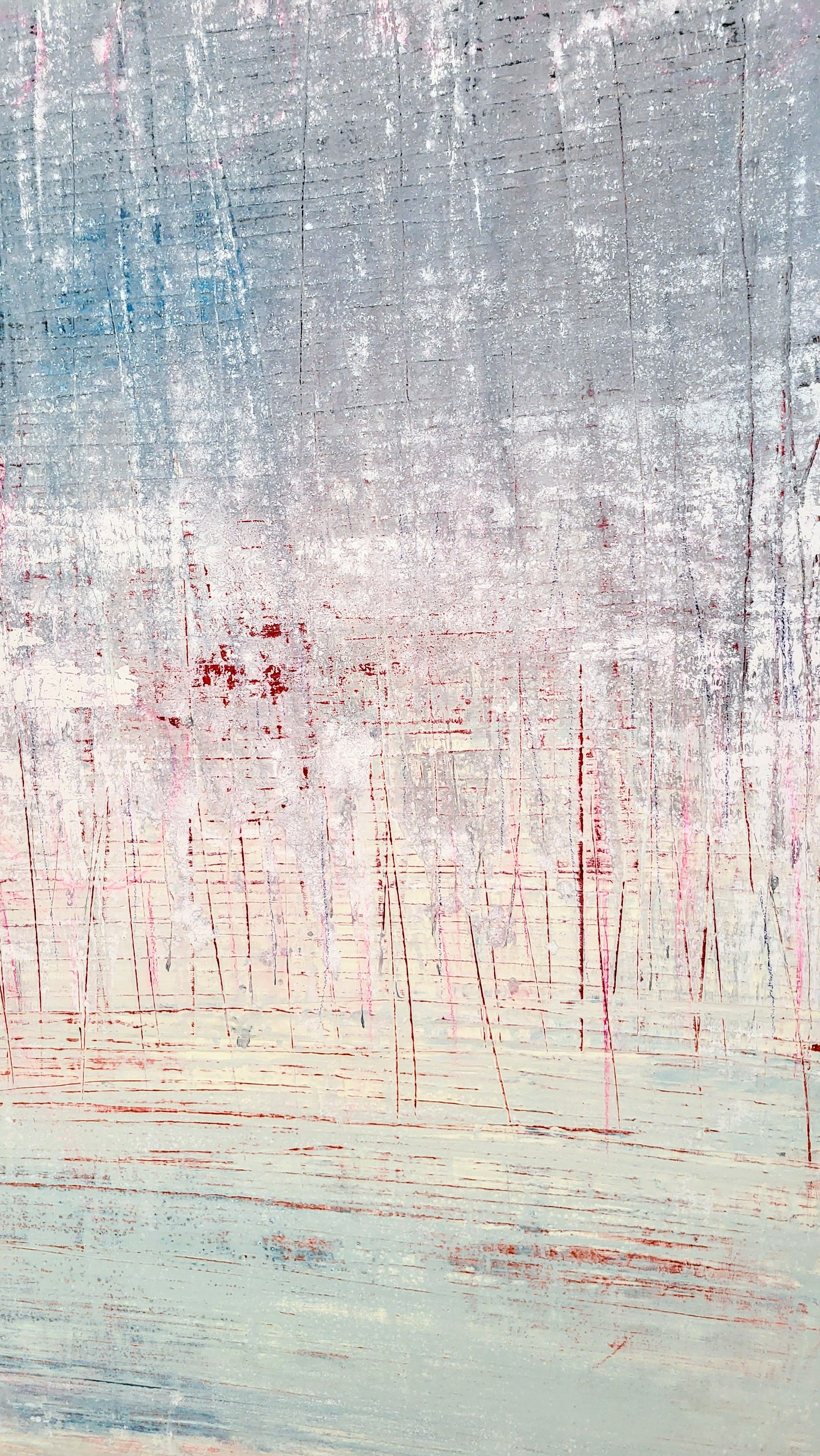 Vorschiedene Weiten von Conny Wachsmann zeigt sanfte Blau-, Grau-, Creme- und Rosatöne mit Kratztechnik-Linien für ein strukturiertes, verträumtes Abstraktes - eine ätherische Ergänzung für jede artvergnuegen-Galerie.