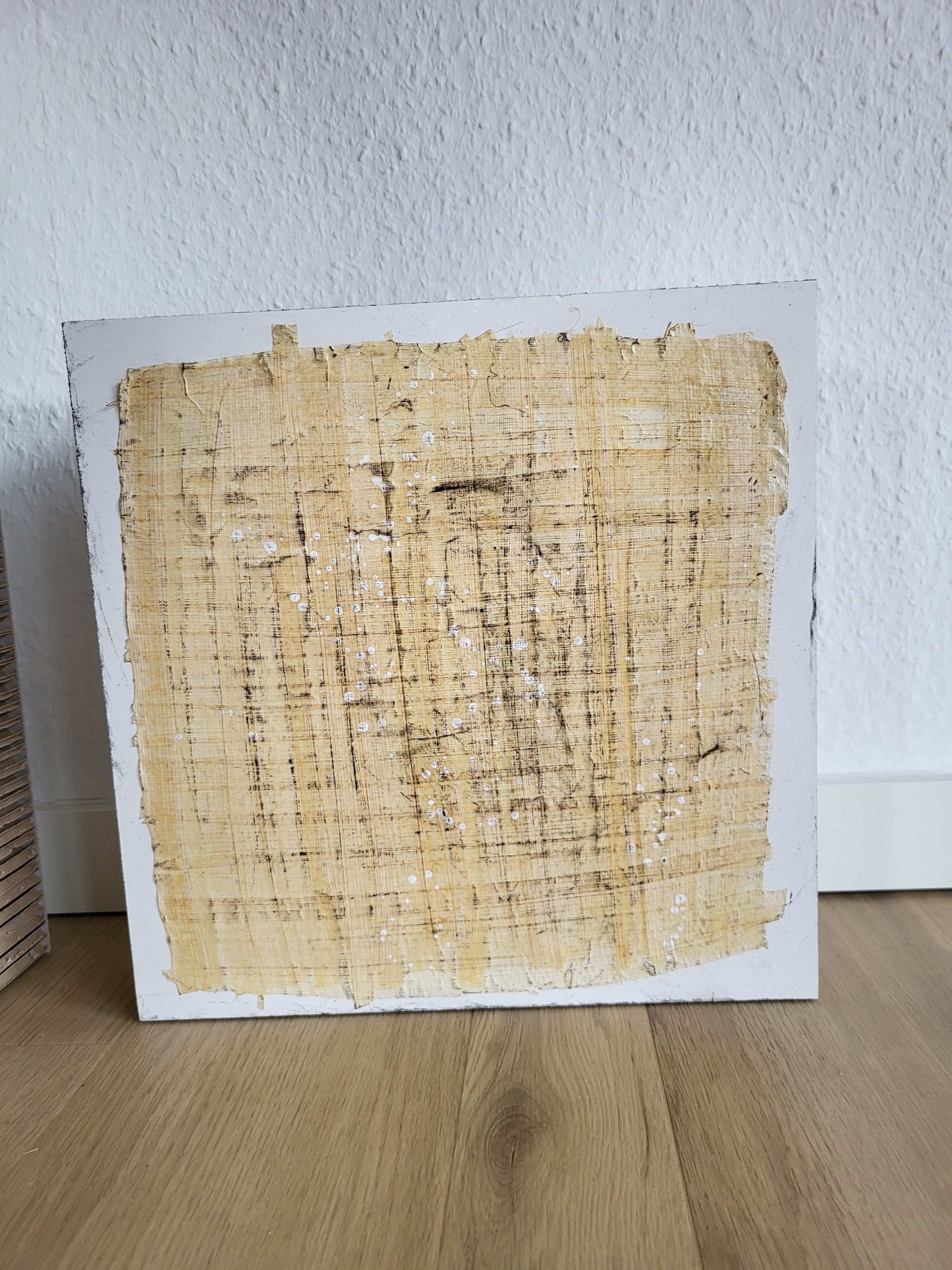 Personalisierte Auftragskunst und Gemälde: nachhaltige-symbiose-3-1-komposition-mit-papyrus-papier-4-x-pappwabenplatten-als-ensemble – Kategorie: Originalgemälde – Hersteller: