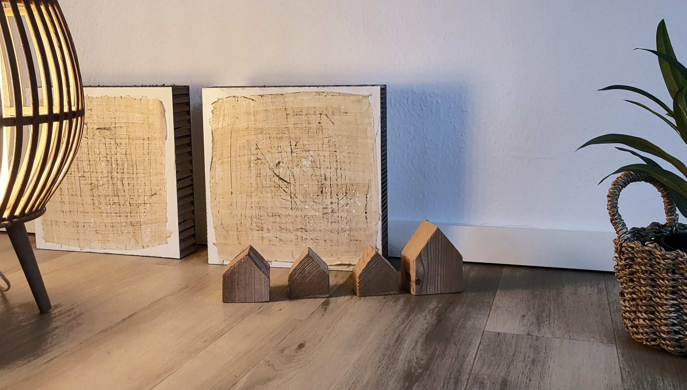 Personalisierte Auftragskunst und Gemälde: nachhaltige-symbiose-3-1-komposition-mit-papyrus-papier-4-x-pappwabenplatten-als-ensemble – Kategorie: Originalgemälde – Hersteller: