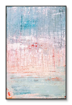 Vorschiedene Weiten von Conny Wachsmann, Künstlerin: Ein abstraktes Gemälde mit sanften Blau-, Weiß- und Rosatönen in strukturierten Kratztechnik-Schichten, die an eine verträumte, dunstige Landschaft erinnern - ideal für die artvergnuegen galerie.