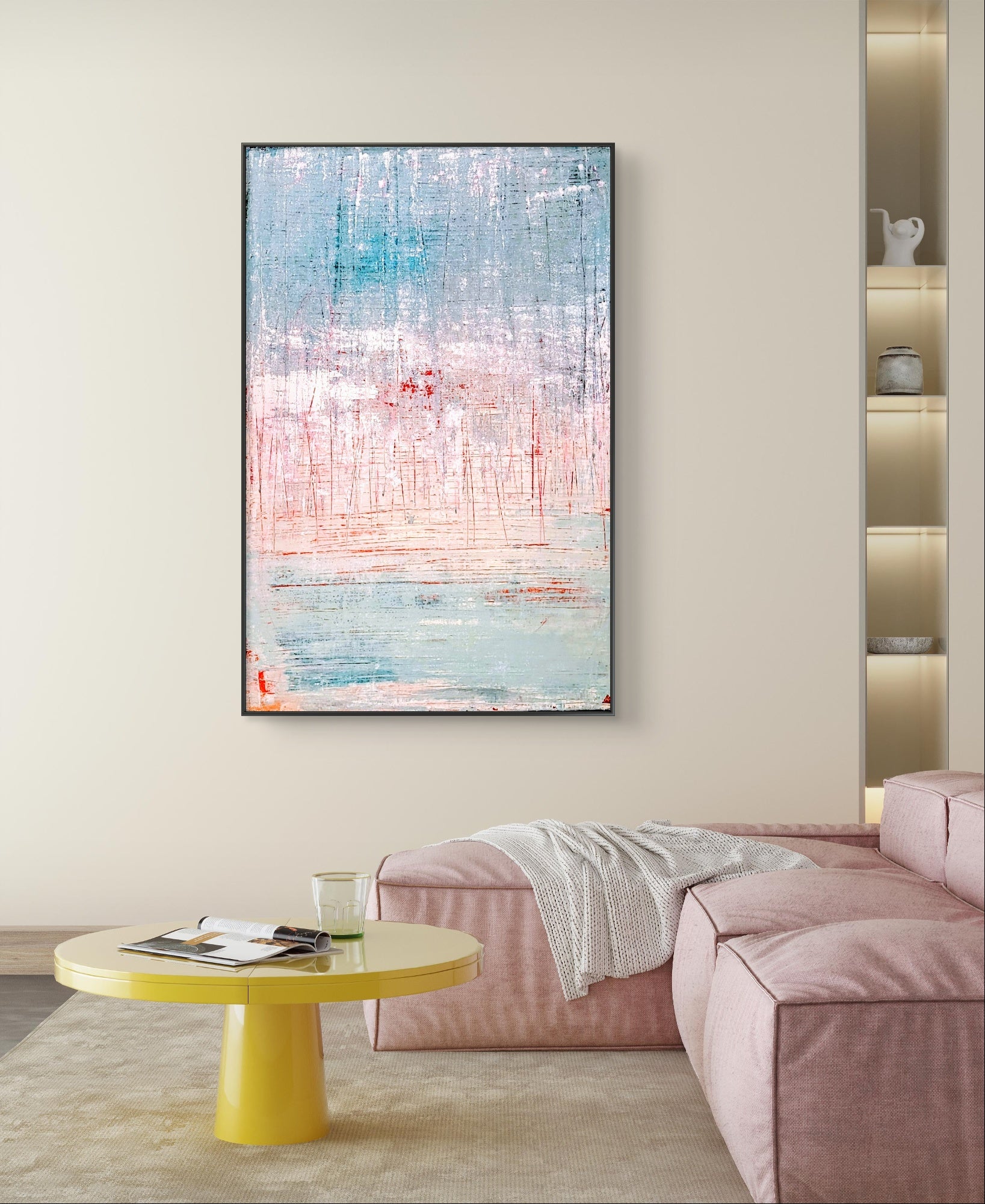 Ein modernes Wohnzimmer mit rosafarbenem Sektionssofa und gelbem Couchtisch erhält durch "Vorschiedene Weiten" von Conny Wachsmann, Künstlerin - ein abstraktes blau-weißes Bild in Kratztechnik - ein unverwechselbares Galerie-Flair zu hellen Wänden und Einbauregalen.