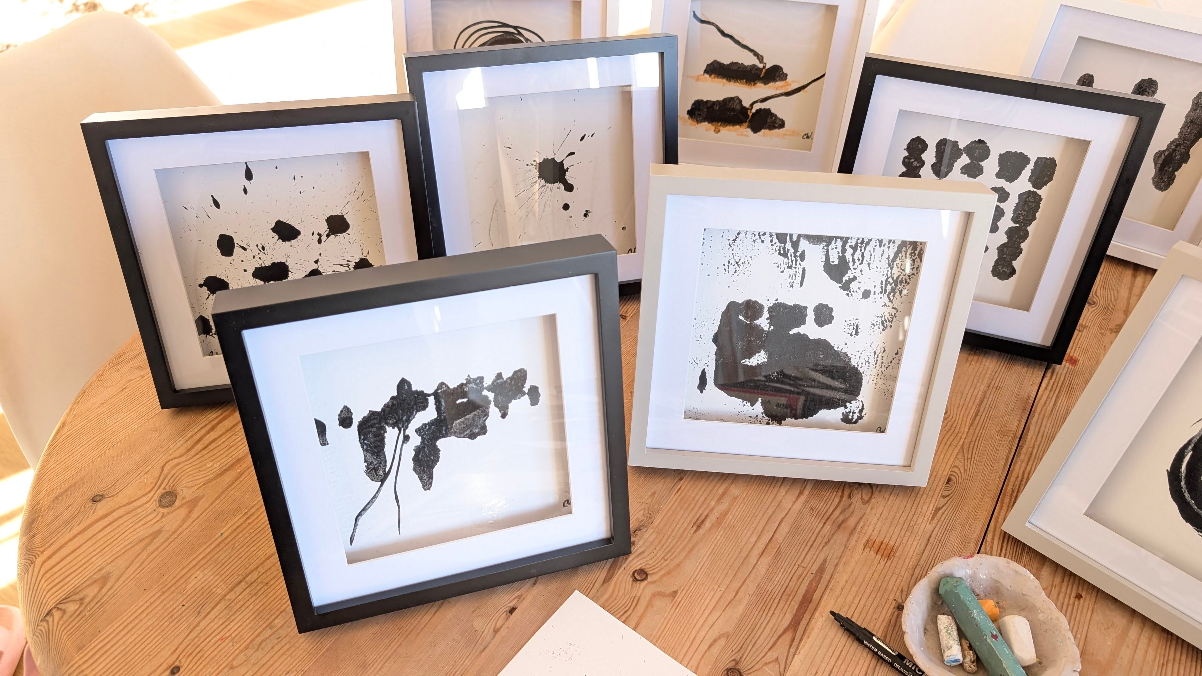 Schwarzweiß Zeichnung in freier Tusche-Technik (Rahmen als Geschenk)