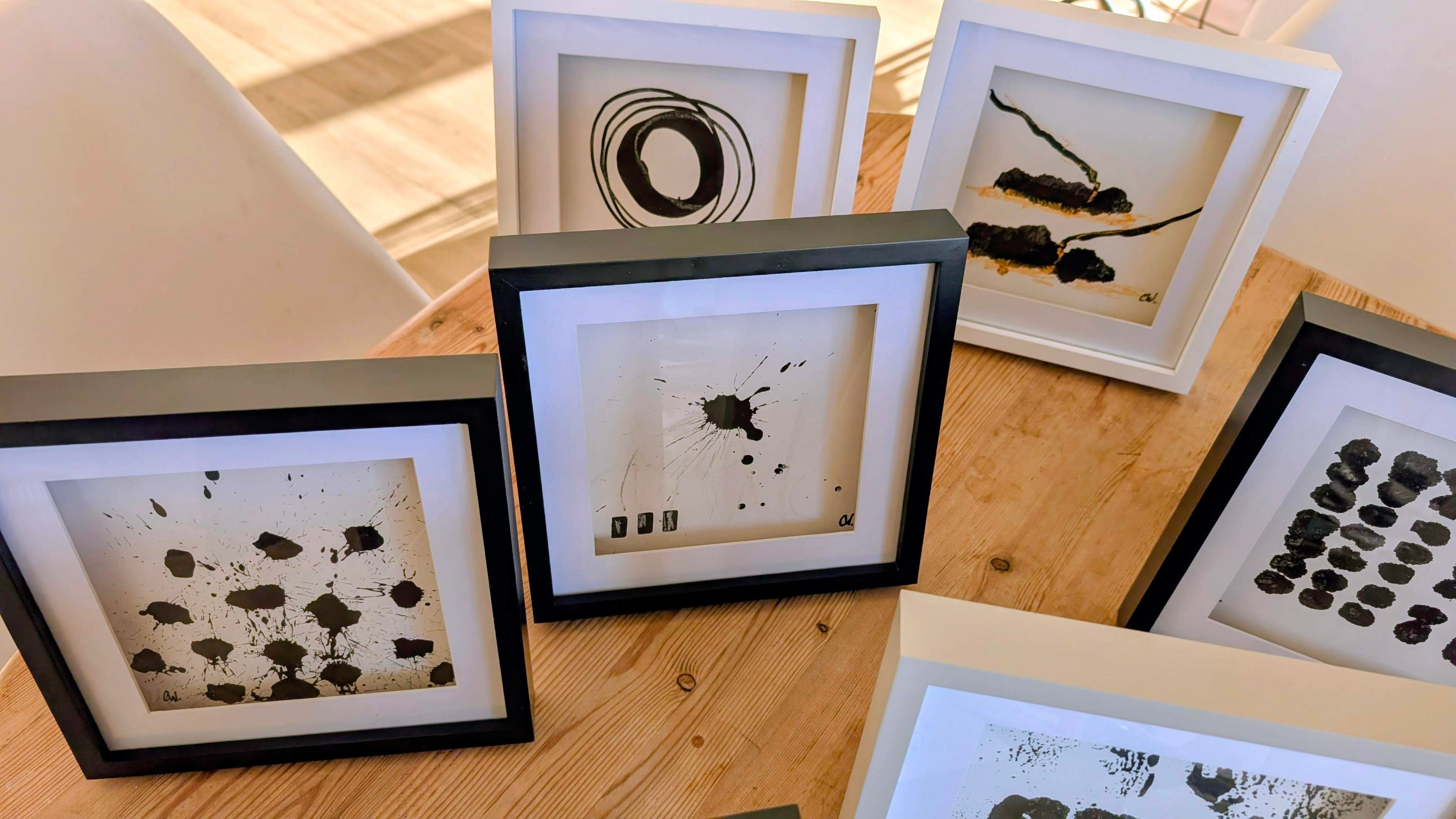 Schwarzweiß Zeichnung in freier Tusche-Technik (Rahmen als Geschenk)