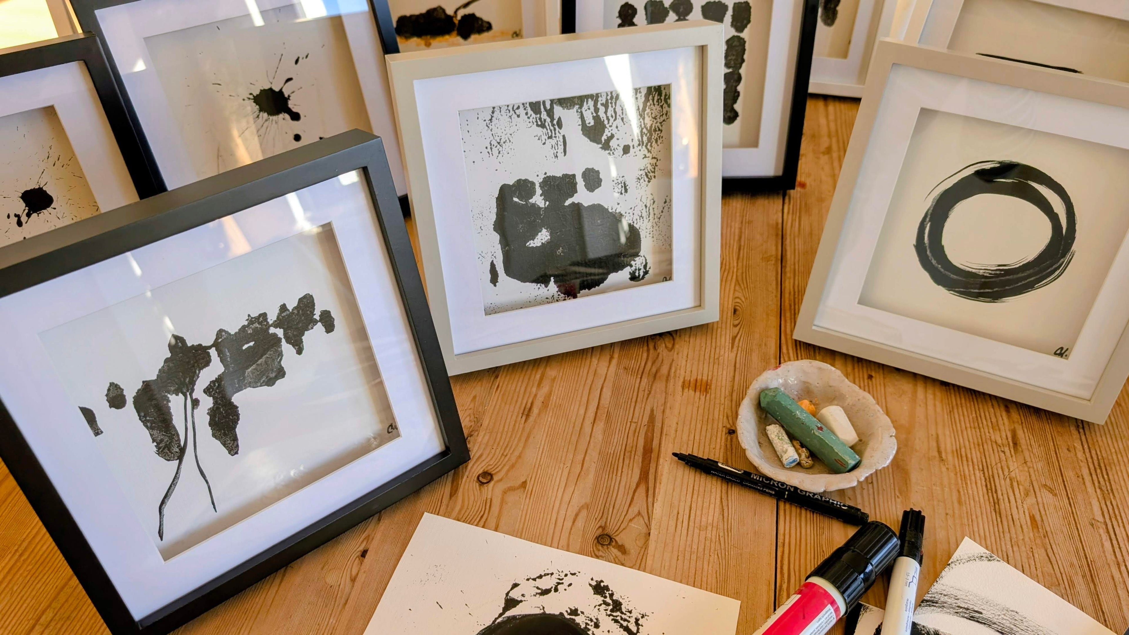 Schwarzweiß Zeichnung in freier Tusche-Technik (Rahmen als Geschenk)