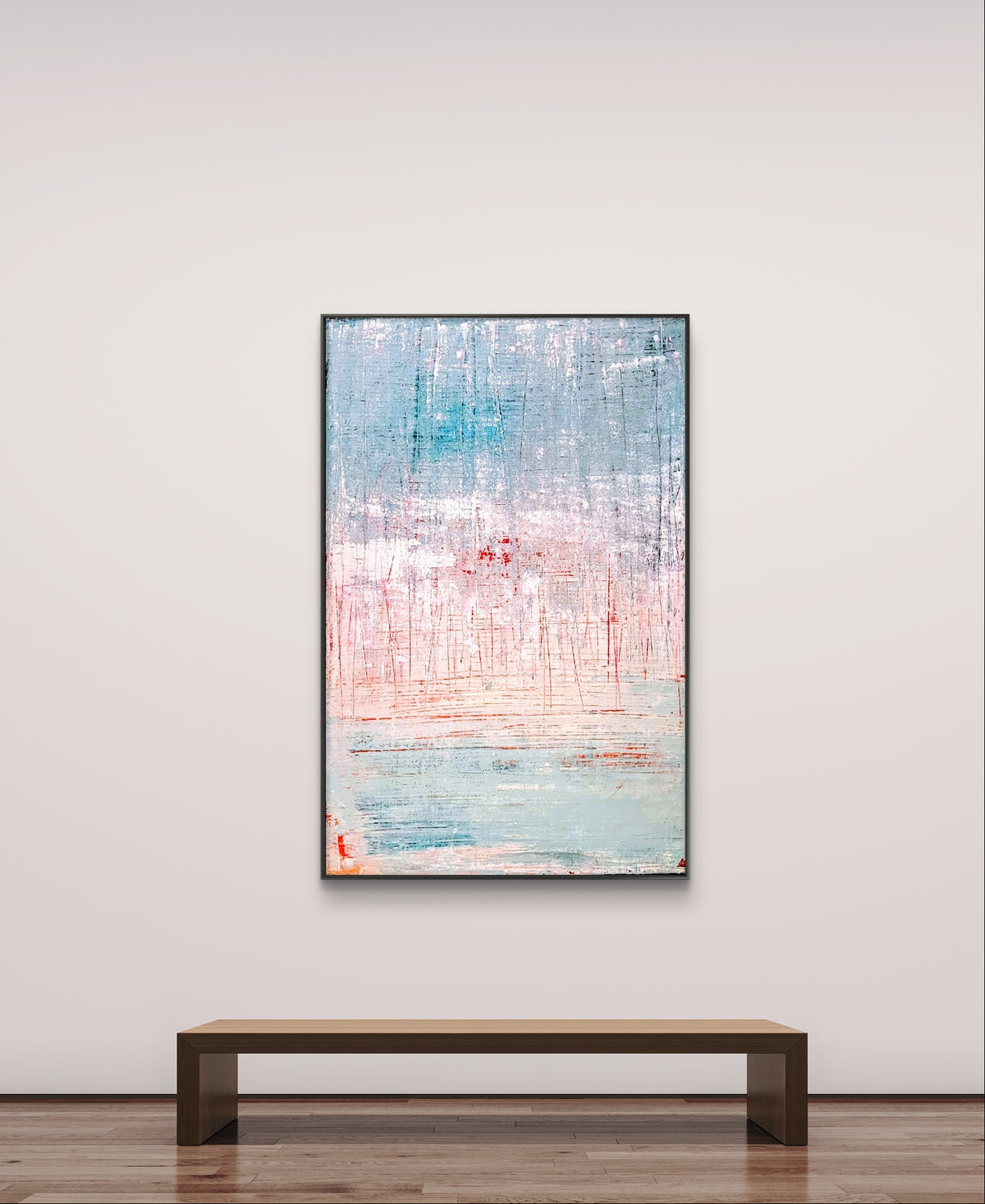 Ein minimalistisches Zimmer mit einer Holzbank und "Vorschiedene Weiten" von Conny Wachsmann mit blauen, rosafarbenen und weißen, strukturierten Pinselstrichen mit horizontalen Linien - eine heitere, moderne Note für jede artvergnuegen galerie.