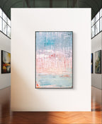 Durch Kratztechnik erschuf Conny Wachsmann, Künstlerin, das Werk "Vorschiedene Weiten" als faszinierende blau-weiße Wandmalerei - ein echtes Highlight der artvergnuegen galerie.