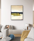 Abstraktes Gemälde in Beige und Olive – Zeitgenössische Kunst in Wohnraumansicht