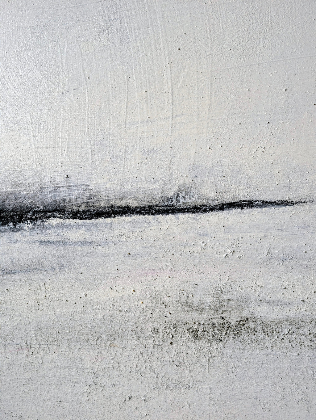 Abstraktes Gemälde – 100 x 100 cm Landgang weiß - Studienreihe – Zeitgenössische Kunst in Wohnraumansicht