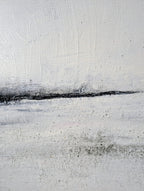 Abstraktes Gemälde – 100 x 100 cm Landgang weiß - Studienreihe – Zeitgenössische Kunst in Wohnraumansicht