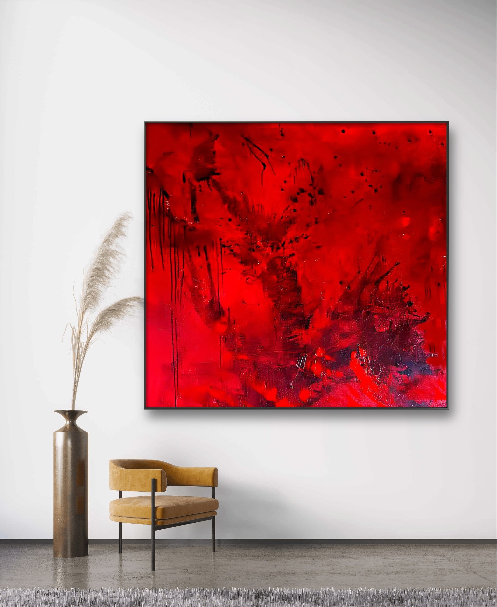 Ein minimalistischer Raum zeigt "Butterfly" von Conny Wachsmann, Künstlerin, als großes Wandkunstwerk über einem gelben Samtsessel und Pampasgras in einer hohen Vase auf einem grauen Teppich - eine perfekte maßgeschneiderte Kunstinspiration.