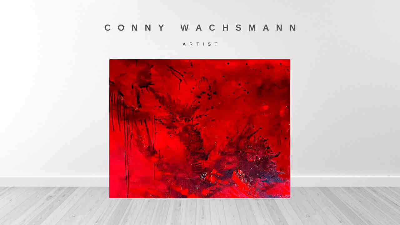 Ein leuchtend rotes Kunstwerk, "Schmetterling" von Conny Wachsmann, Künstlerin, mit dunklen Pinselstrichen hängt an einer weißen Wand über einem hellen Holzboden. Über dem großformatigen Werk steht in Großbuchstaben CONNY WACHSMANN ARTIST.