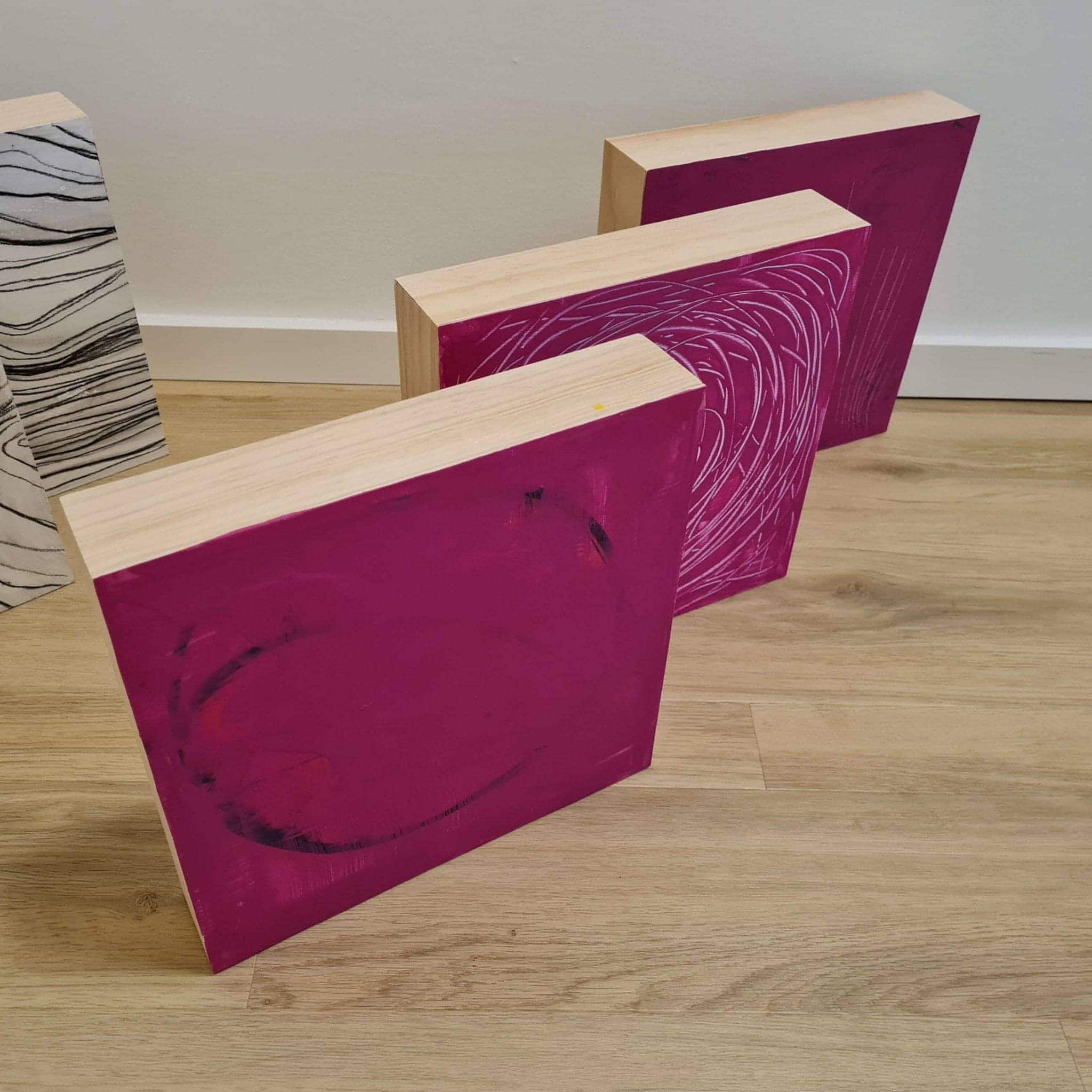 Tagesgeschehen nan cm – sofort verfügbares Wandbild in nan, Seitenansicht als Statement Kunst im Esszimmer oder Flur