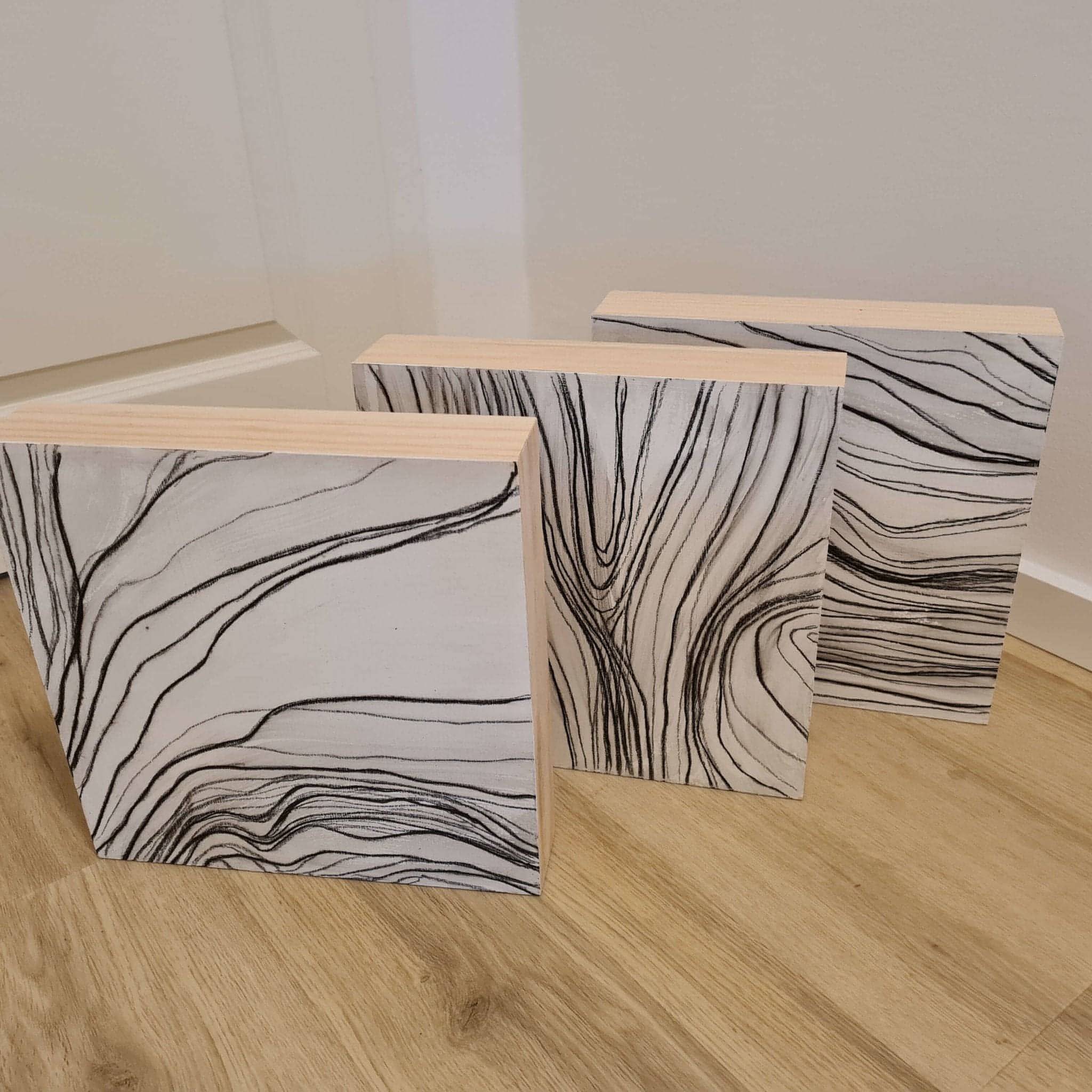 Natürliche Linien – modernes Leinwandbild, Detailansicht Motiv 1.0. Mit einer Größe von 30 x 30 cm sind sie perfekt für die Gestaltung Ihrer Wände und können einzeln oder auch im Ensemble 