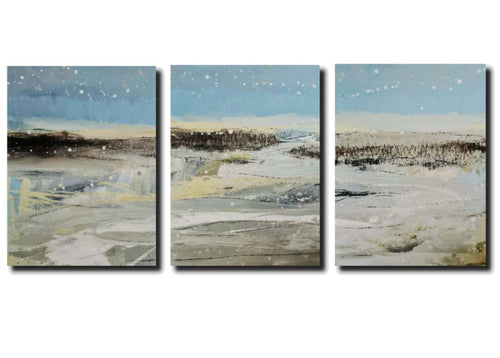 Schwedischer Landstreifen – modernes Leinwandbild, Detailansicht Motiv 1.0. Ein Gemälde inspiriert von den beeindruckenden Landschaften Schwedens. Die Farbpalette in Weiß, Blau, Beige, Taupe und B