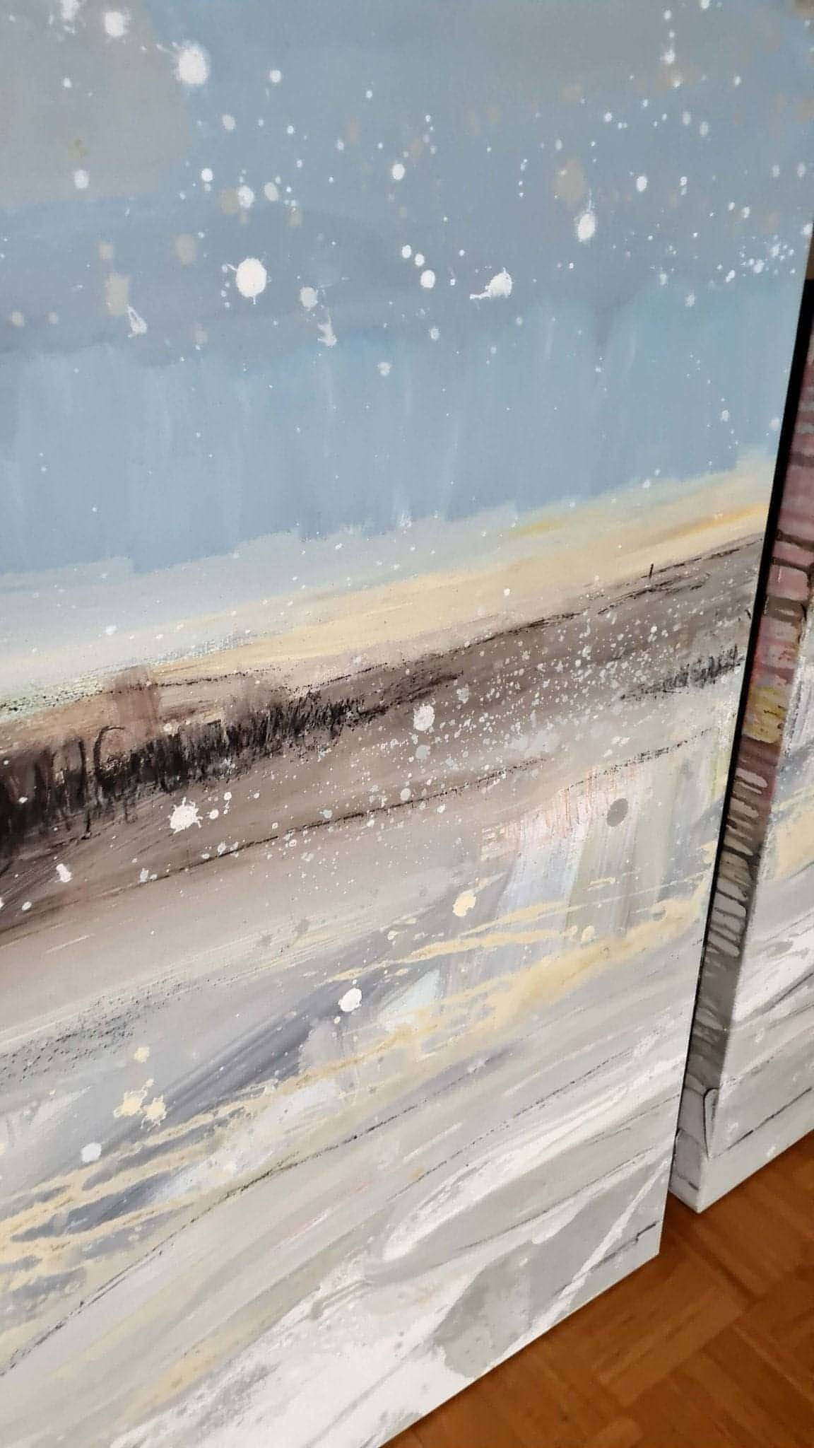 Abstraktes Gemälde – Schwedischer Landstreifen – Zeitgenössische Kunst in Wohnraumansicht