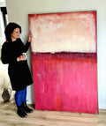 Abstraktes Gemälde Rot für Treppenhaus – Rotes-kunstwerk-fur-den-treppenaufgang – Großes Gemälde in modernem Wohnzimmer