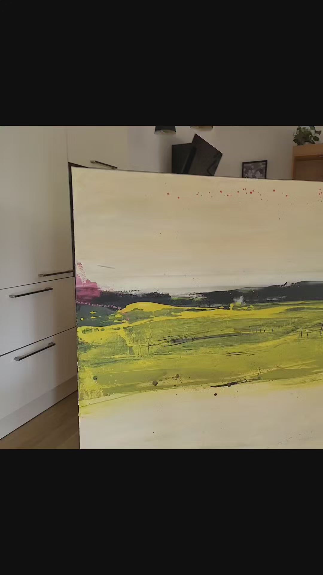 Minimalistische Wandgestaltung in Weiß