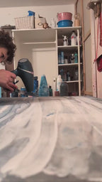 Blau weißes Bild - Gezeitenstille inkl. Schattenfugenrahmen