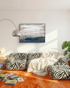 Blau weißes Bild - Gezeitenstille inkl. Schattenfugenrahmen