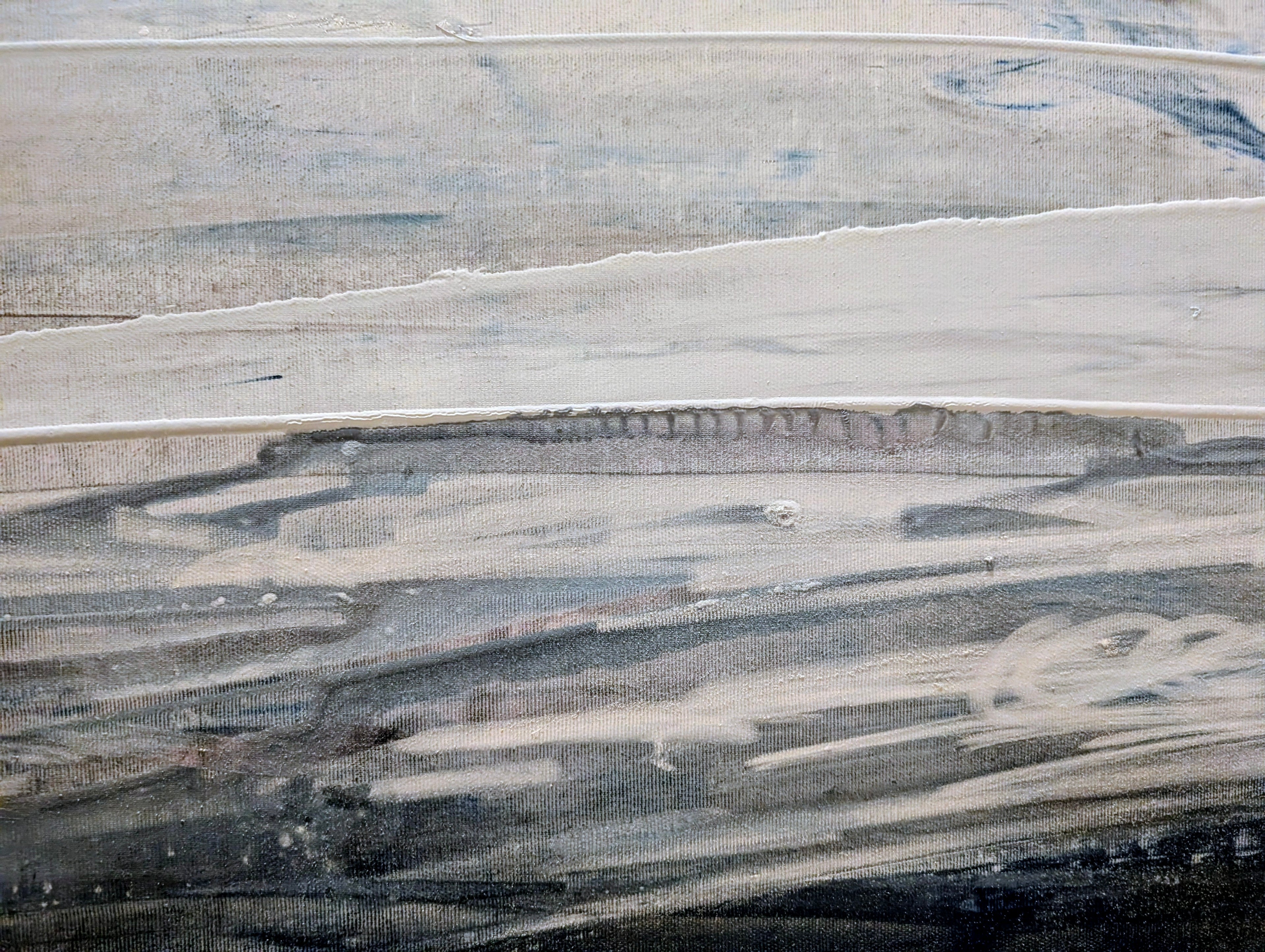 Blau weißes Bild - Gezeitenstille inkl. Schattenfugenrahmen