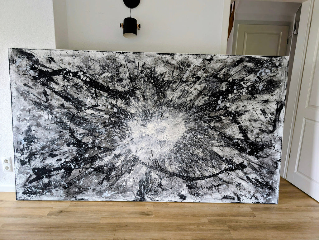 Urknall – Großes abstraktes Schwarz-Weiß Gemälde (240 × 140 cm) als Auftragsarbeit