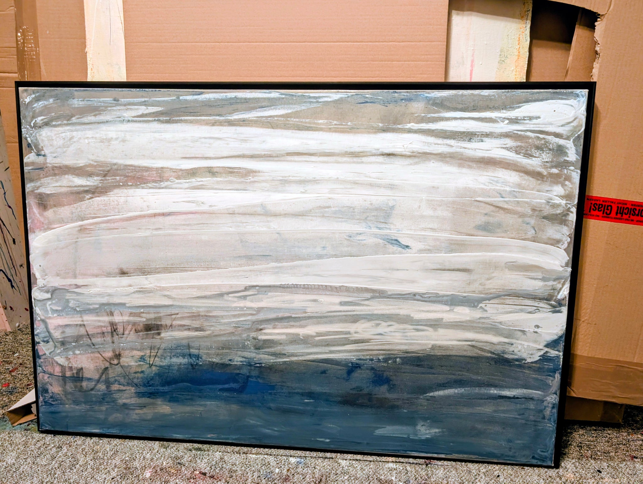 Detailaufnahme Blau weißes Bild - Gezeitenstille inkl. Schattenfugenrahmen – direkt lieferbares Acrylbild in nan, moderne Wandkunst für Interior Design