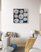 Schwarz-weiß Bild - Weltenbummler – Raumwirkung Treppenhaus – natur; blau; beige; geometrisches abstraktes Originalgemälde – öffnende Weite – leichte Spannung – direkt verfügbares Original