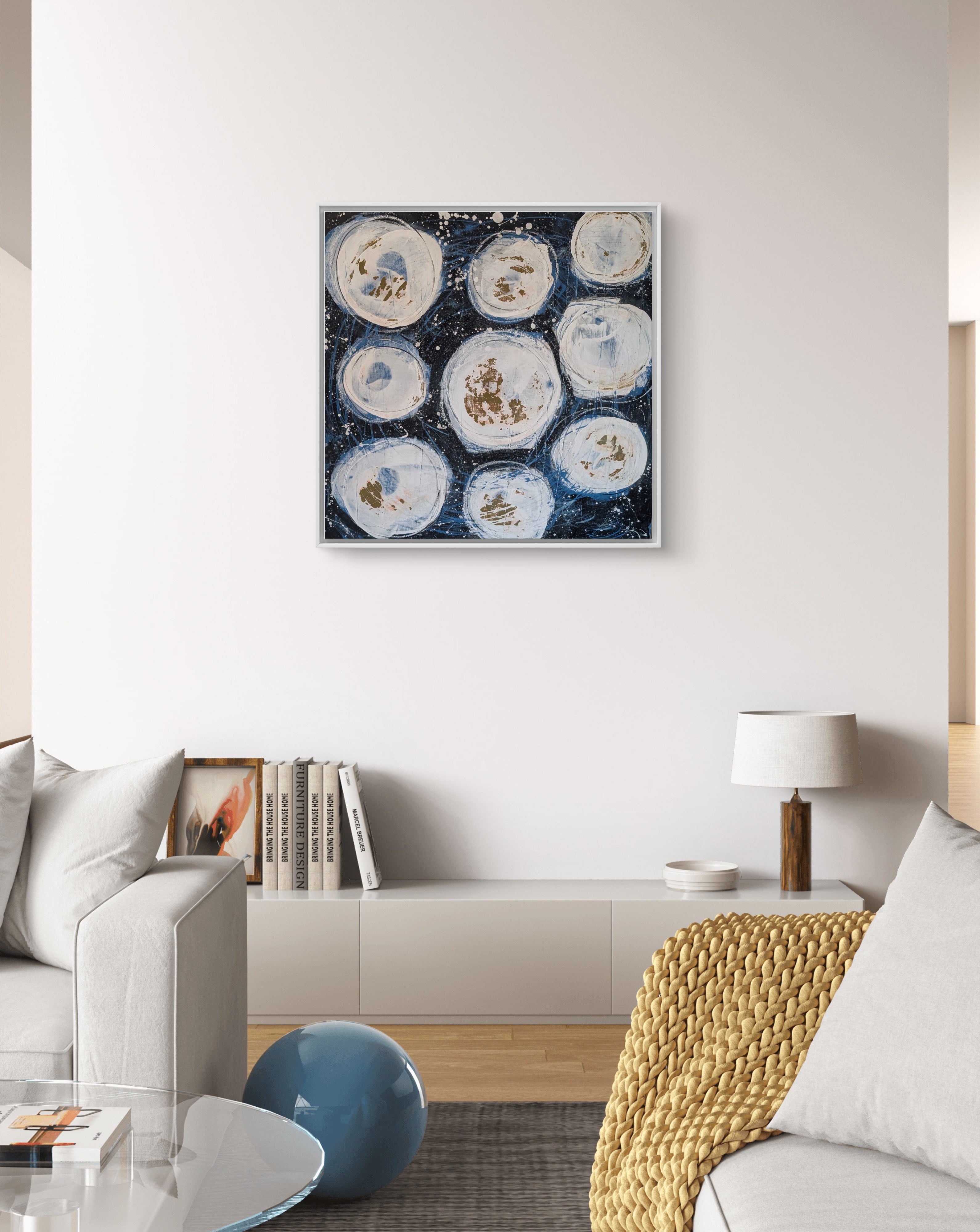 Schwarz-weiß Bild - Weltenbummler – Raumwirkung Treppenhaus – natur; blau; beige; geometrisches abstraktes Originalgemälde – öffnende Weite – leichte Spannung – direkt verfügbares Original