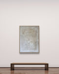 Abstraktes Gemälde – Spurensuche-bild-in-beige – Zeitgenössische Kunst in Wohnraumansicht