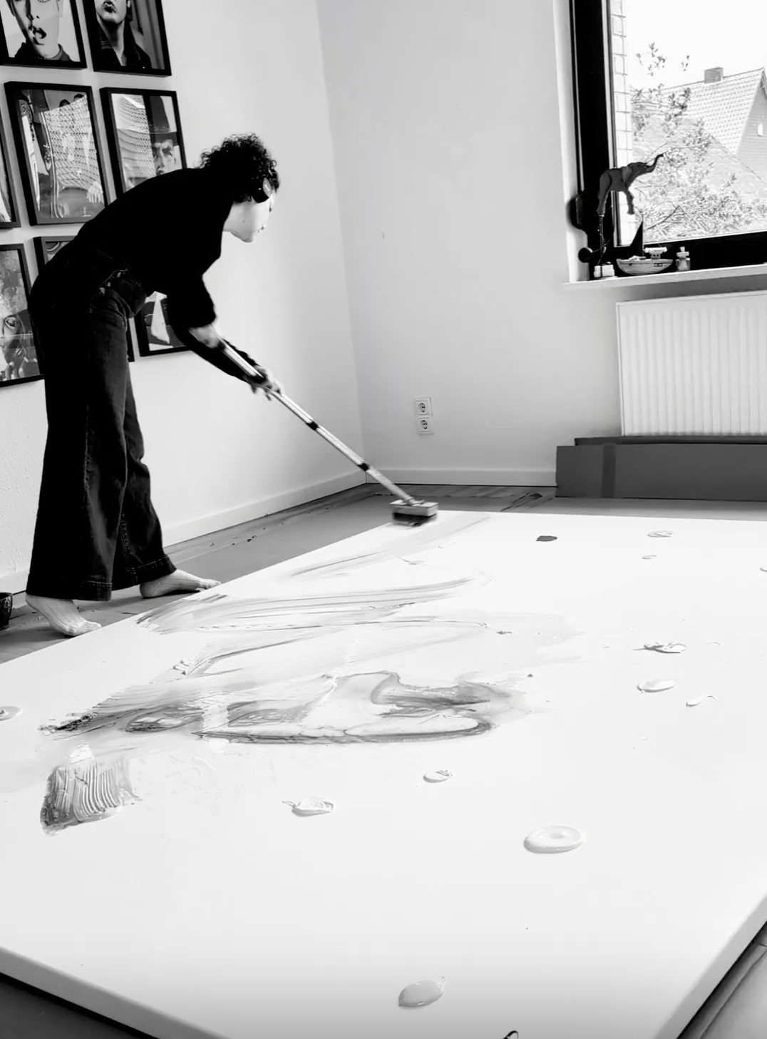 Kunst für Unternehmen individuell persönlich – XXL Kunstwerk als Blickfang im Wohnraum