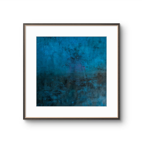 Blaue Studie auf Rolle – Abstrakte Wandkunst über Sofa