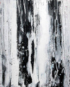 Das Bilderset „S/W Moderne“ von Conny Wachsmann, Künstlerin, zeigt zeitgenössische abstrakte Gemälde mit vertikalen Schwarz-Weiß-Grau-Streifen, die durch überlappende Töne und Strukturen Bewegung und Kontrast auf der Leinwand erzeugen.