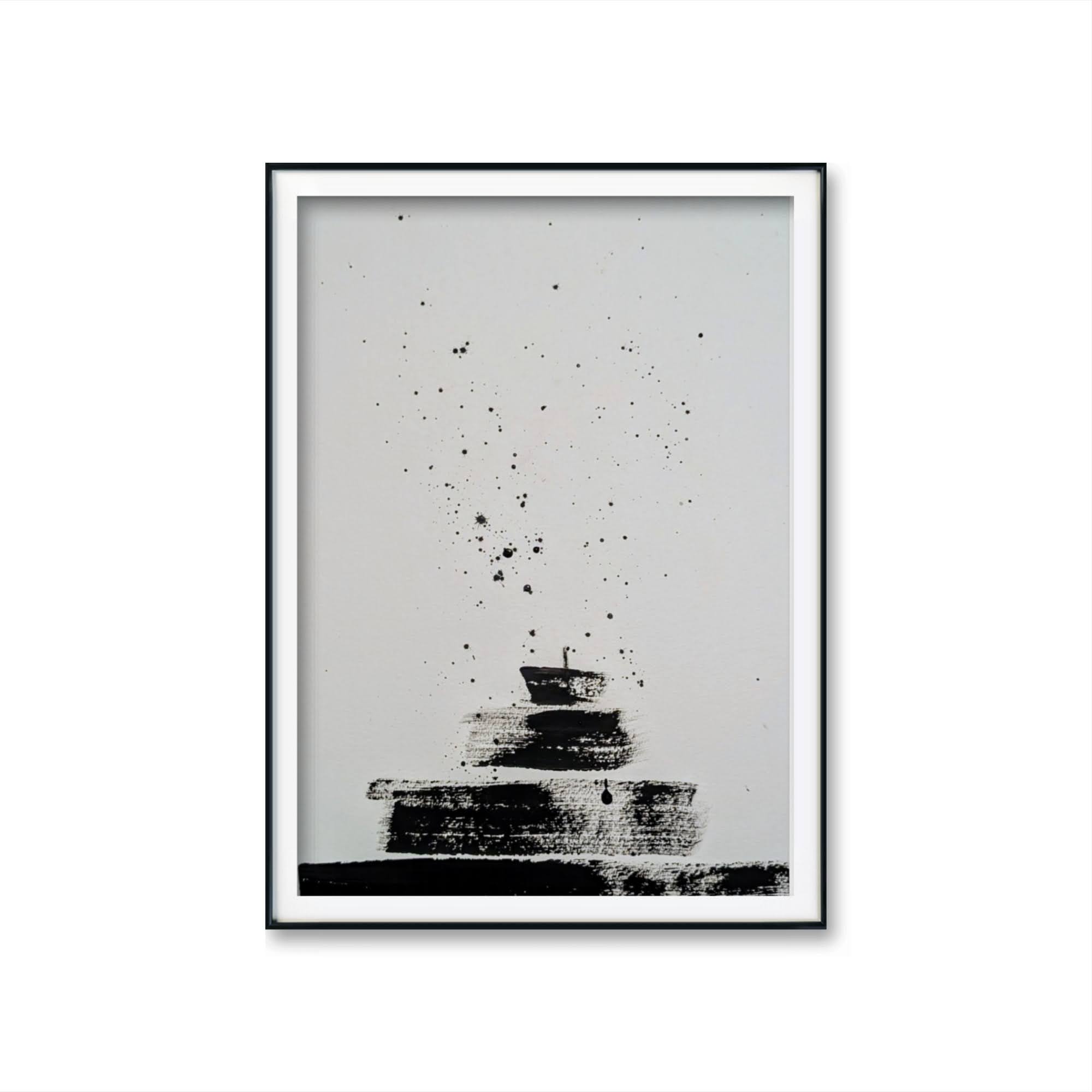 Zeichnungen & Reduktion V von Conny Wachsmann: Eine minimalistische Originalzeichnung in Schwarz-Weiß, mit abstrakten, geschichteten Pinselstrichen und Spritzern auf Weiß, elegant gerahmt im schlichten schwarzen Rahmen.