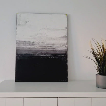 schwarzweißes Abstraktes Gemälde "Zwei Seiten (2)" aus regionalen Hölzern mit minimalistischem Design